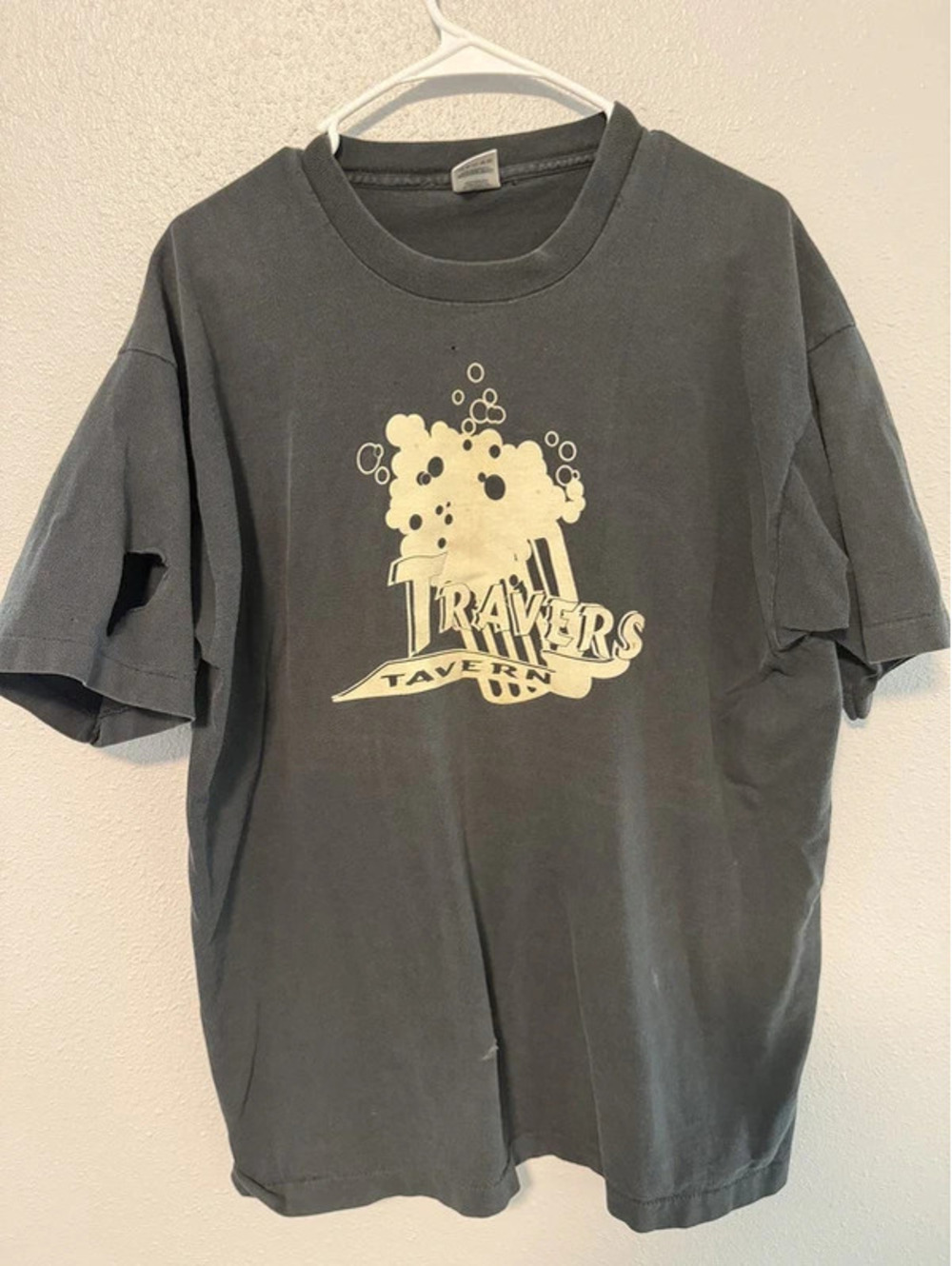 #6072  Travelers Tavern Gray Graphic T-Shirt XL - Flawed